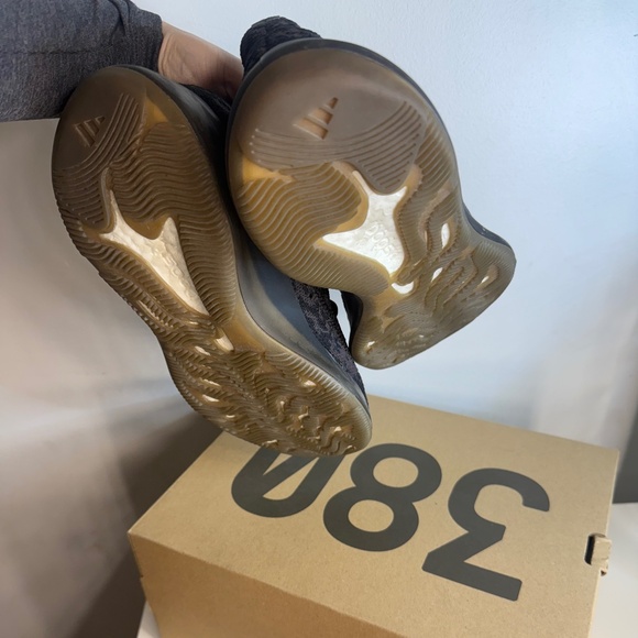 Yeezy Boost 380 Onyx Adidas - Picture 3 of 7